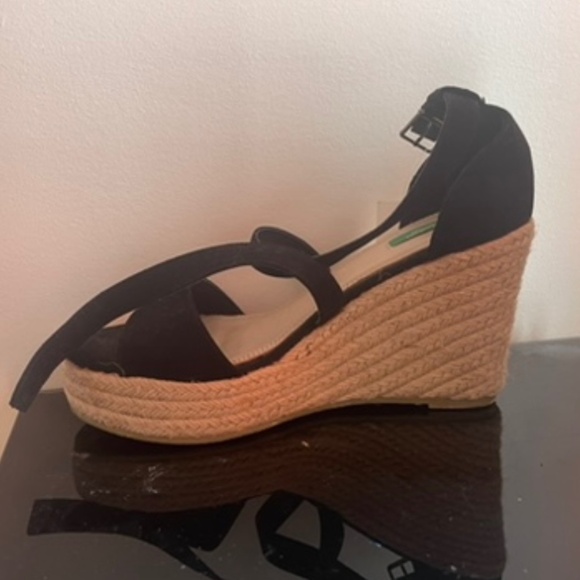Shoes - Picture 1 of 1